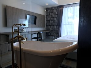 Executive-Zimmer, Balkon | Komfortbadewanne