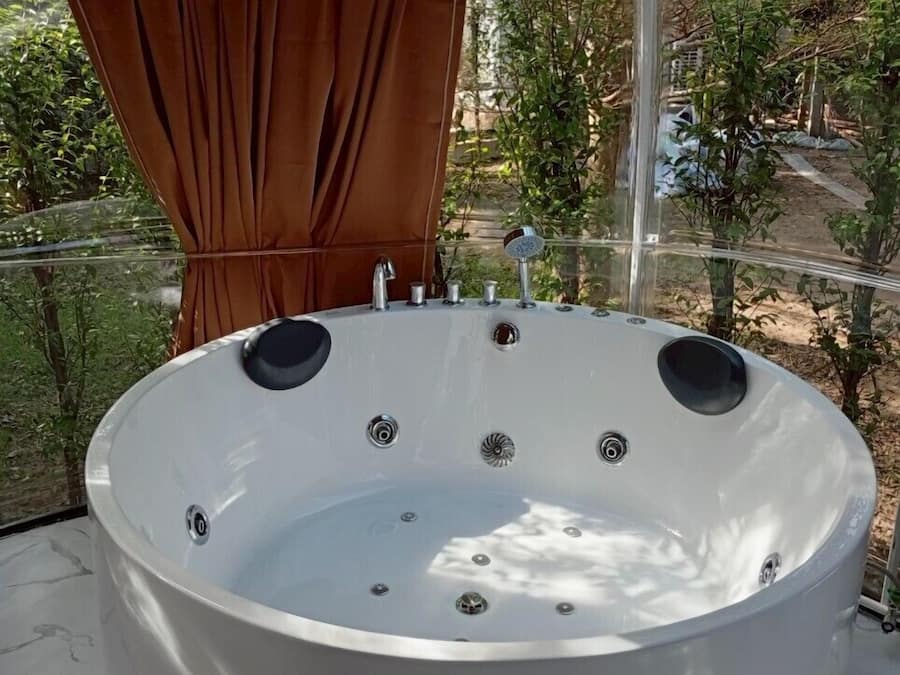 Dome Suite | Bathroom | Separate tub and shower, deep soaking tub, rainfall showerhead