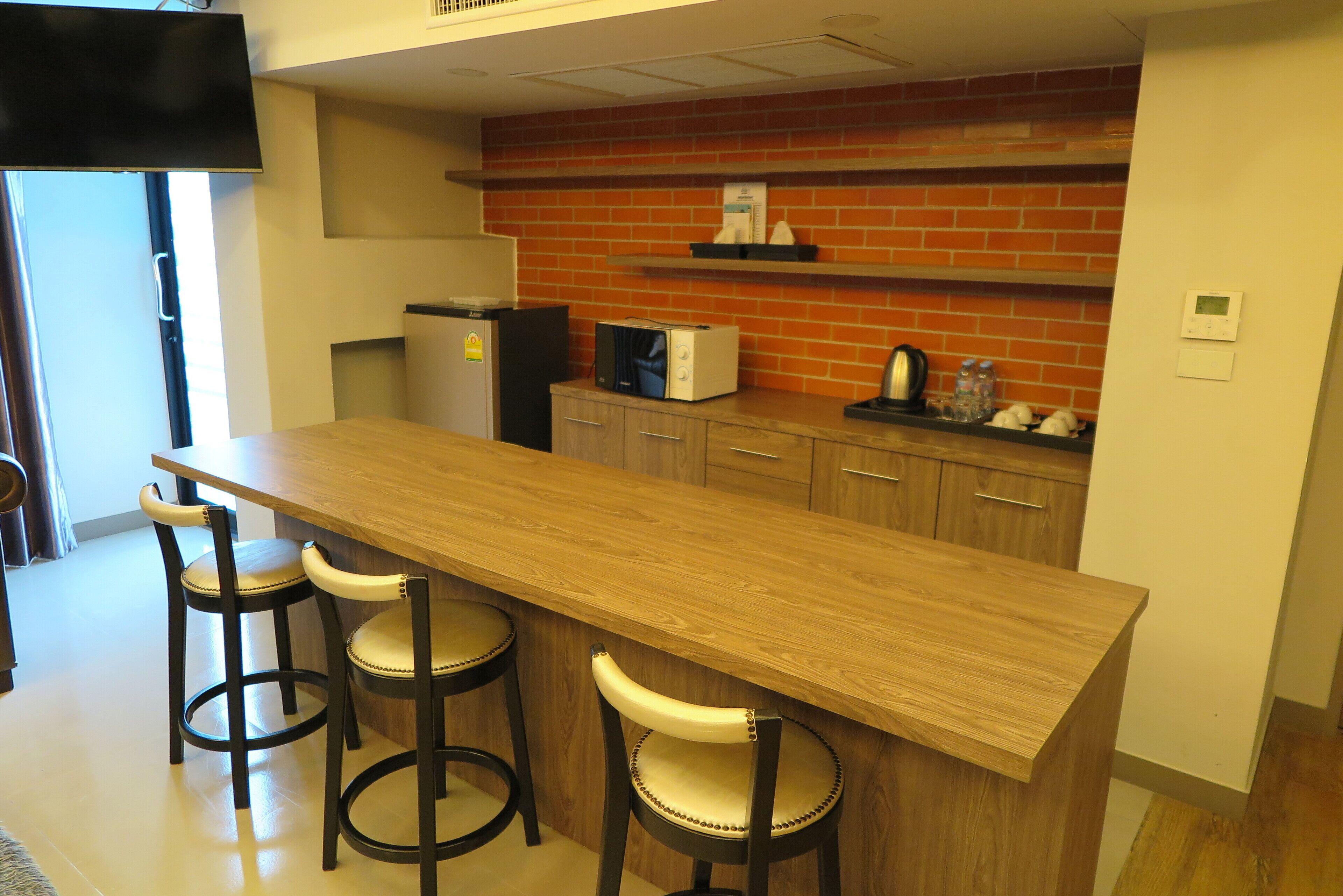 executive suite, 2 bedrooms, kitchenette, pool view | 1 bedroom, premium bedding, pillow-top beds, in-room safe