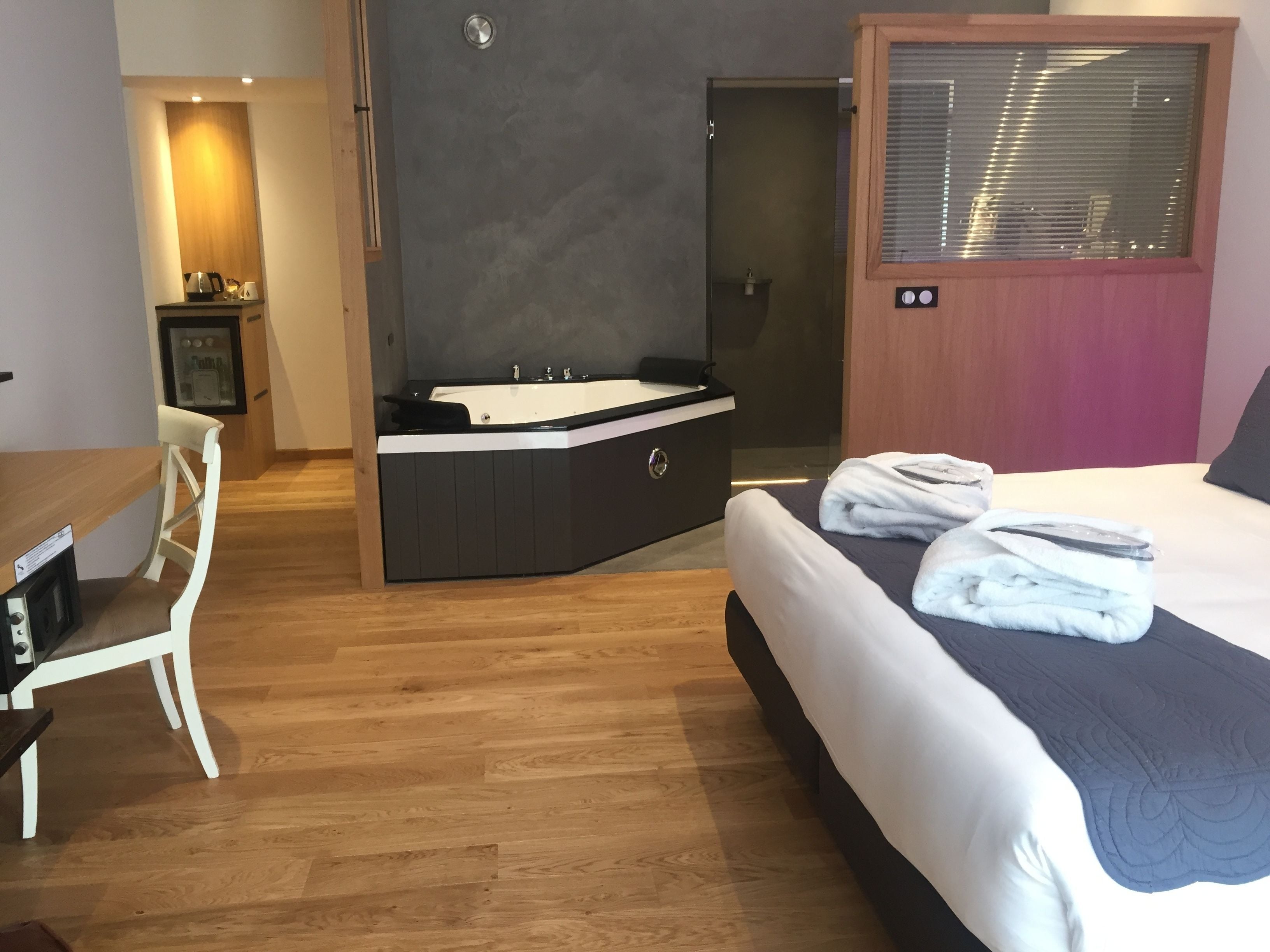 balneo suite  | premium bedding, memory-foam beds, minibar, in-room safe