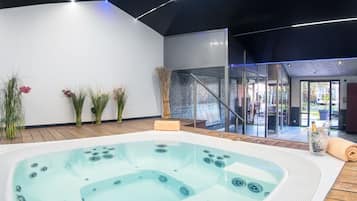 Behandlingsrum för par, bastu, bubbelpool och ångbastu