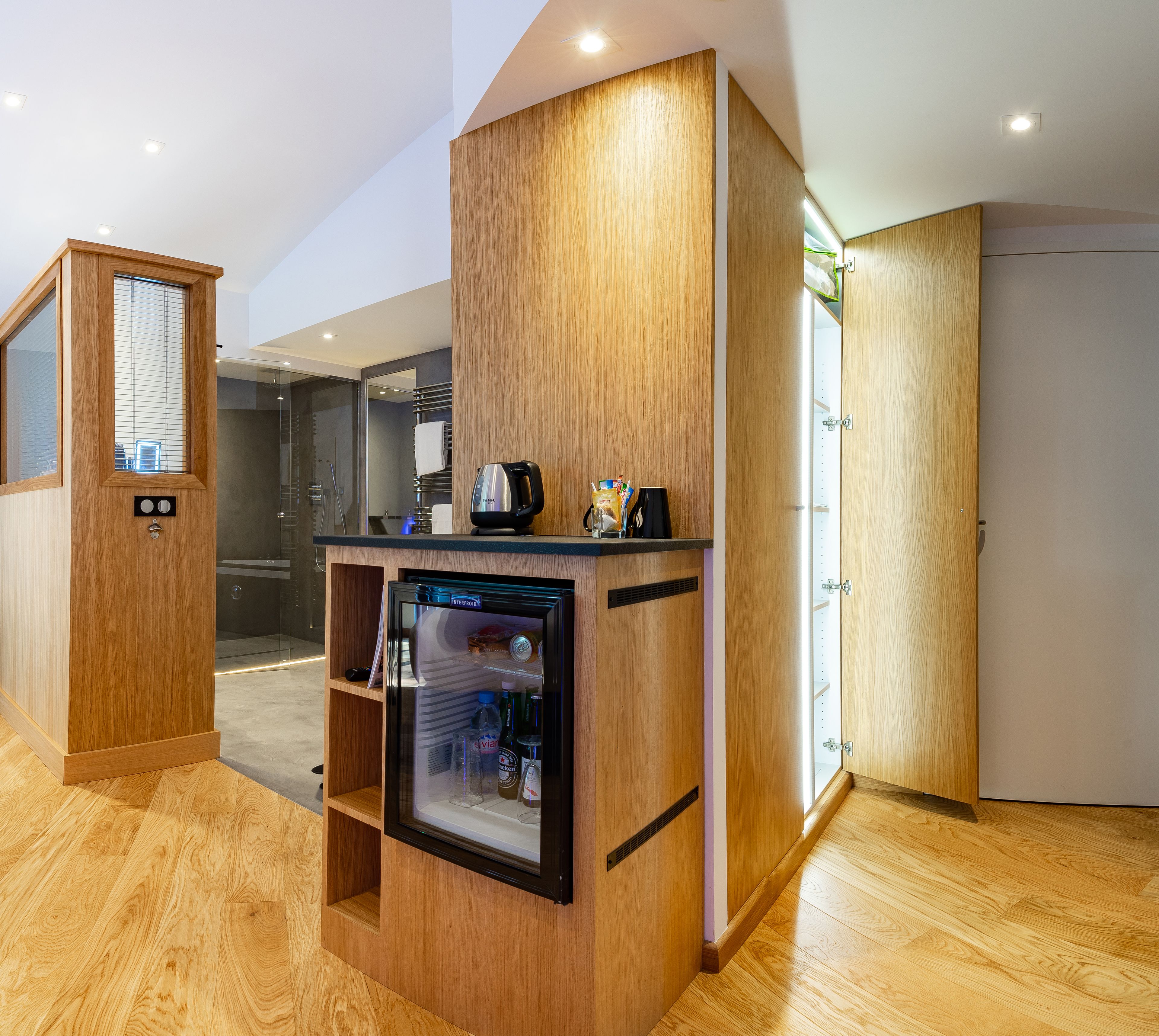 balneo suite  | premium bedding, memory-foam beds, minibar, in-room safe