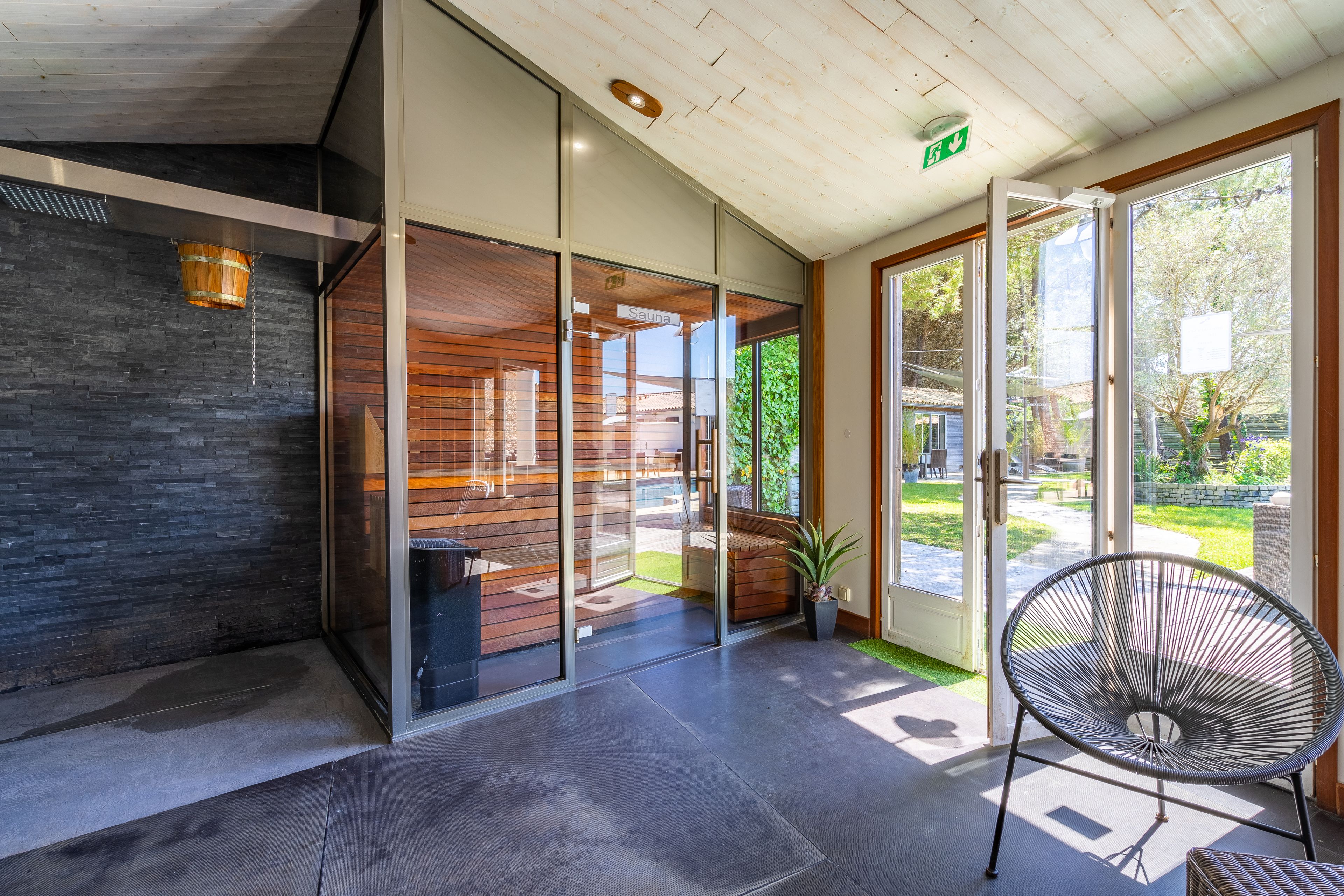 couples treatment room(s), sauna, hot tub, steam room, body treatments