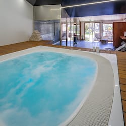 Couples treatment room(s), sauna, hot tub, steam room, body treatments