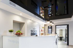 入住/退房自助服务终端