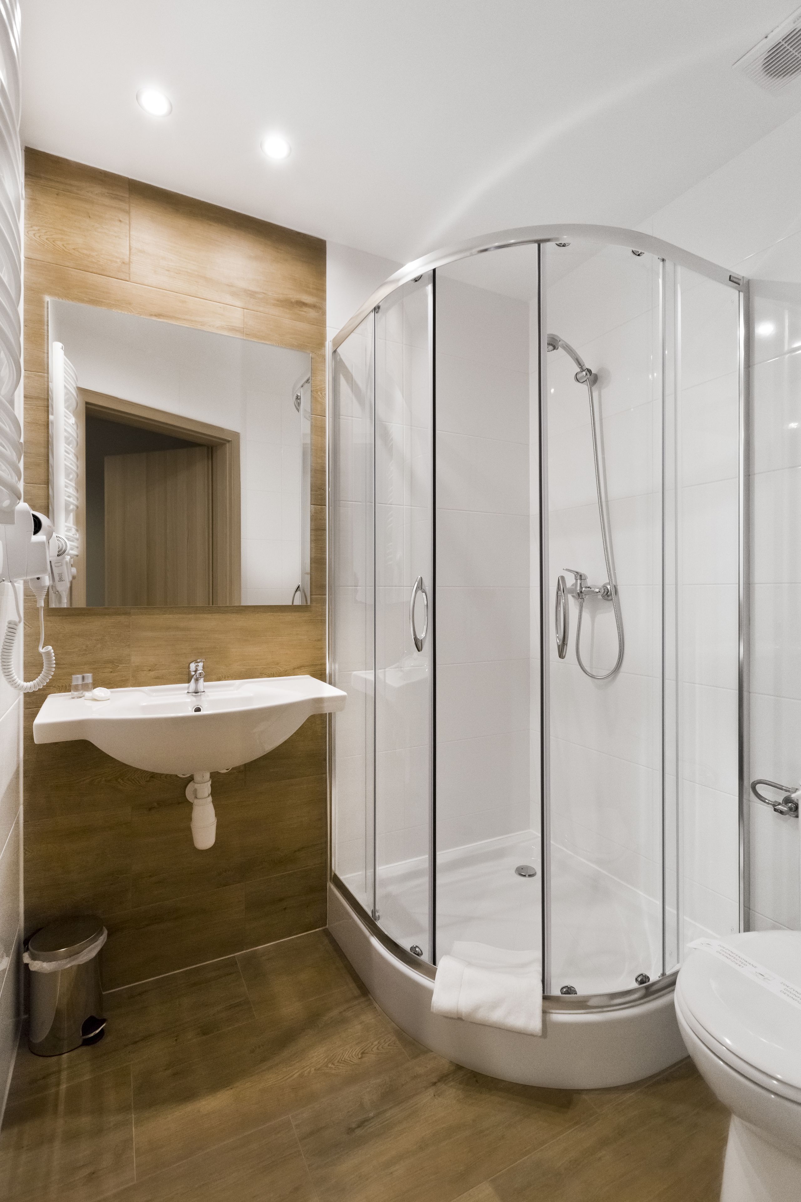 shower, free toiletries, hair dryer, towels