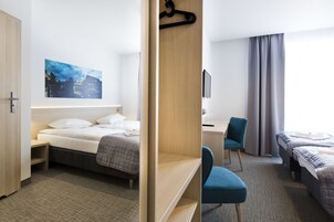 家庭房 | 客房内保险箱、办公桌、熨斗/熨板、免费 WiFi