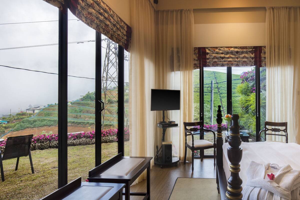 Chambre Deluxe, 1 très grand lit, vue sur la montagne, côté jardin | Vue de la chambre