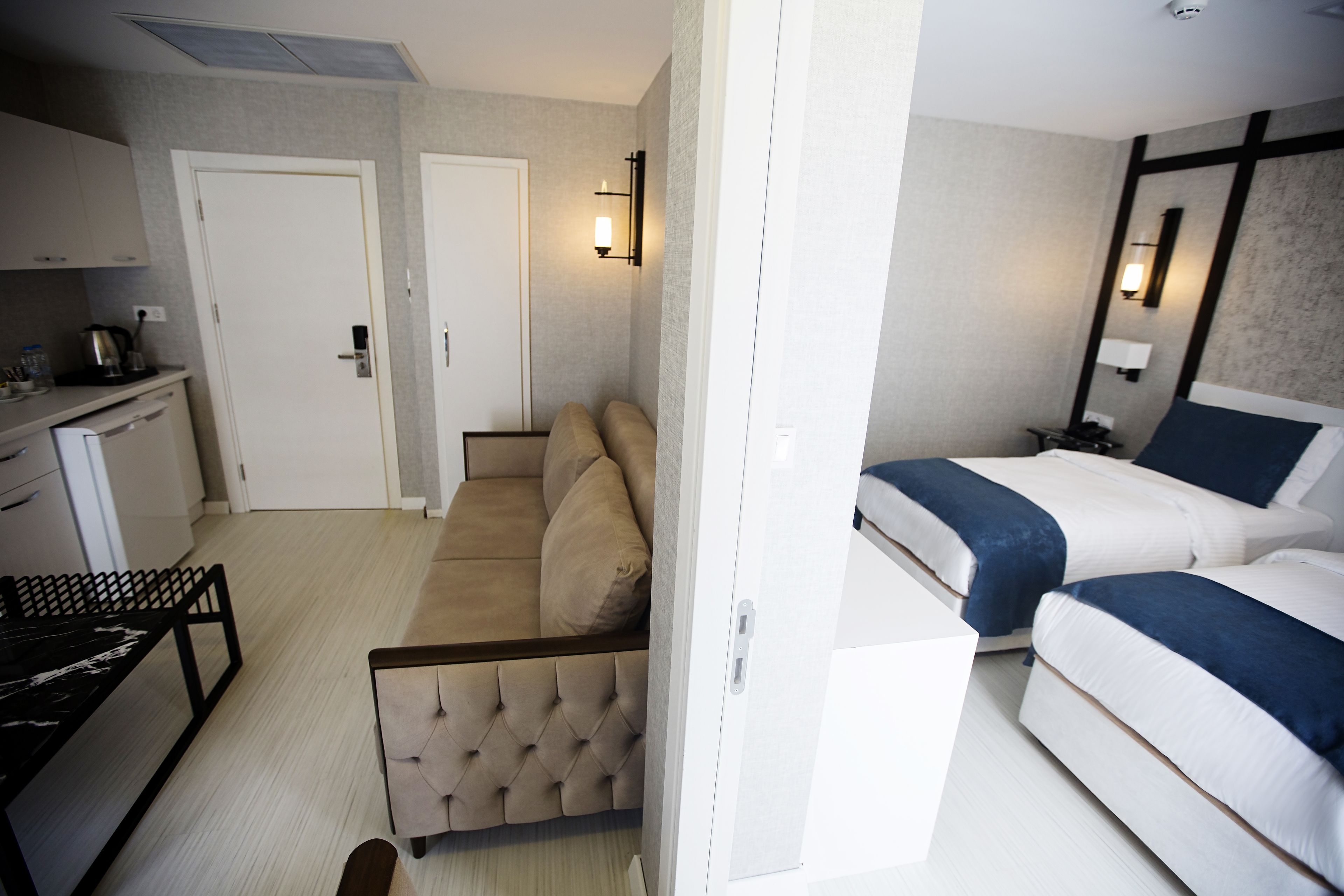 standard suite, 1 bedroom | private kitchen | fridge, coffee/tea maker