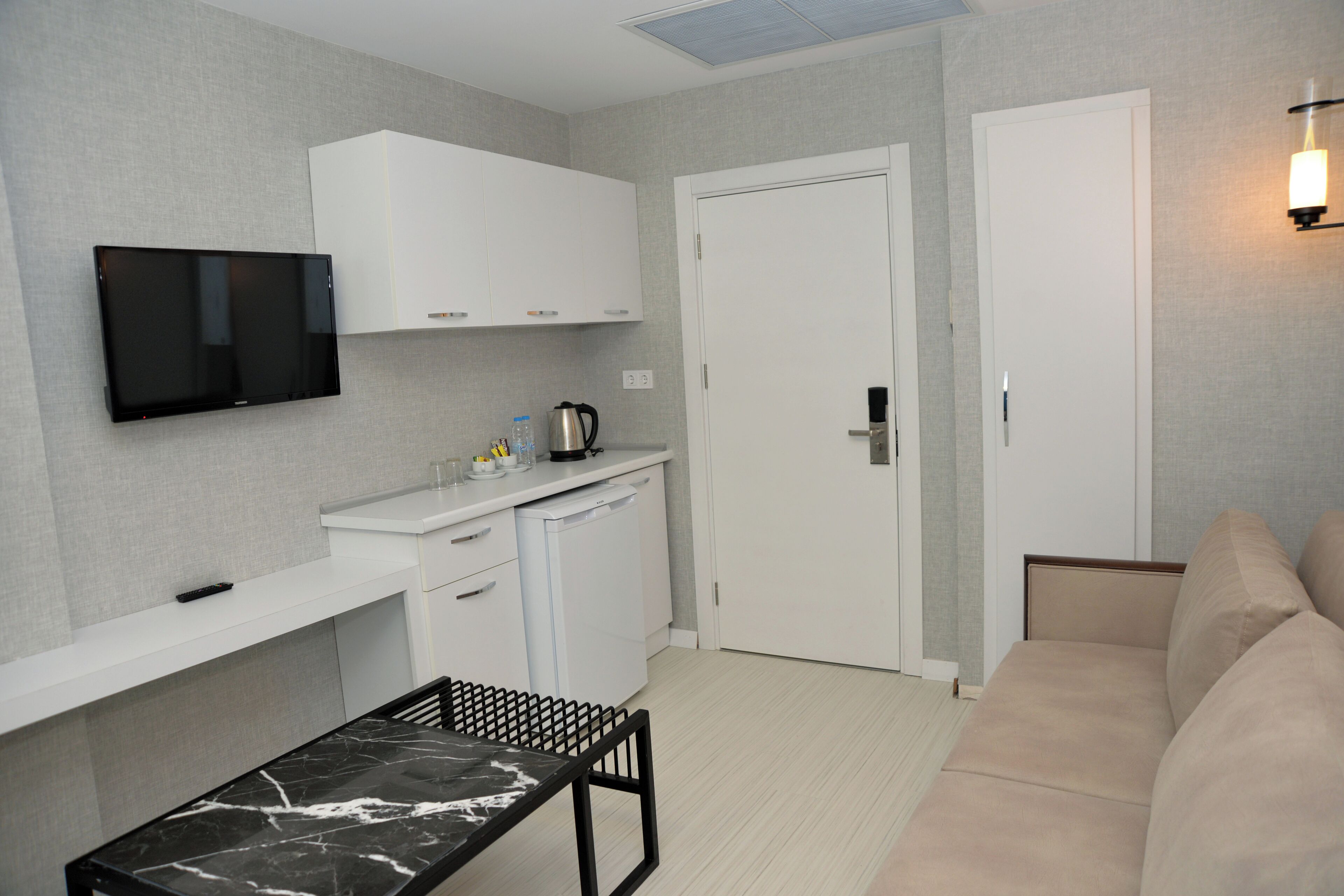 standard suite, 1 bedroom | 1 bedroom, premium bedding, minibar, in-room safe