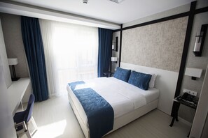 Business Double Room, 1 Bedroom, Non Smoking, City View | 1 bedroom, premium bedding, minibar, in-room safe - Gardenya Suit Hotel (Trabzon)