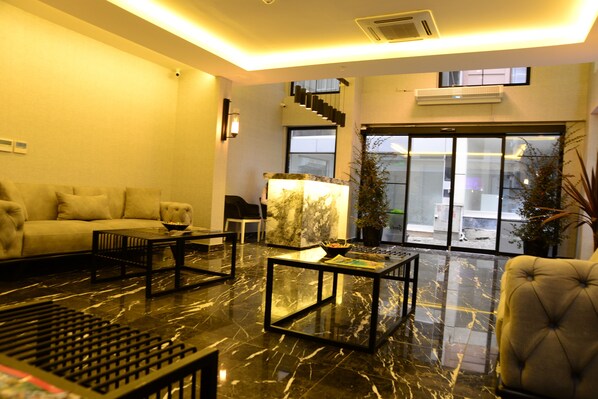 Lobby sitting area - Gardenya Suit Hotel (Trabzon)