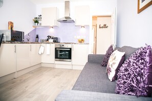 Fridge, microwave, oven, stovetop - Flat 2, Falcondale House 5 South Cliff (Eastbourne)