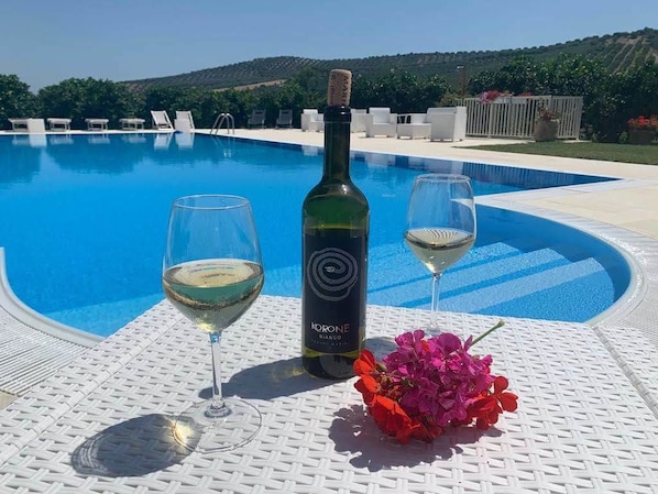Außenpool (je nach Saison geöffnet), Infinity-Pool