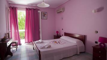 Ferros/tábuas de passar roupa, berços grátis, Wi-Fi de cortesia