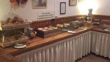 Tägliches inbegriffenes kontinentales Frühstück