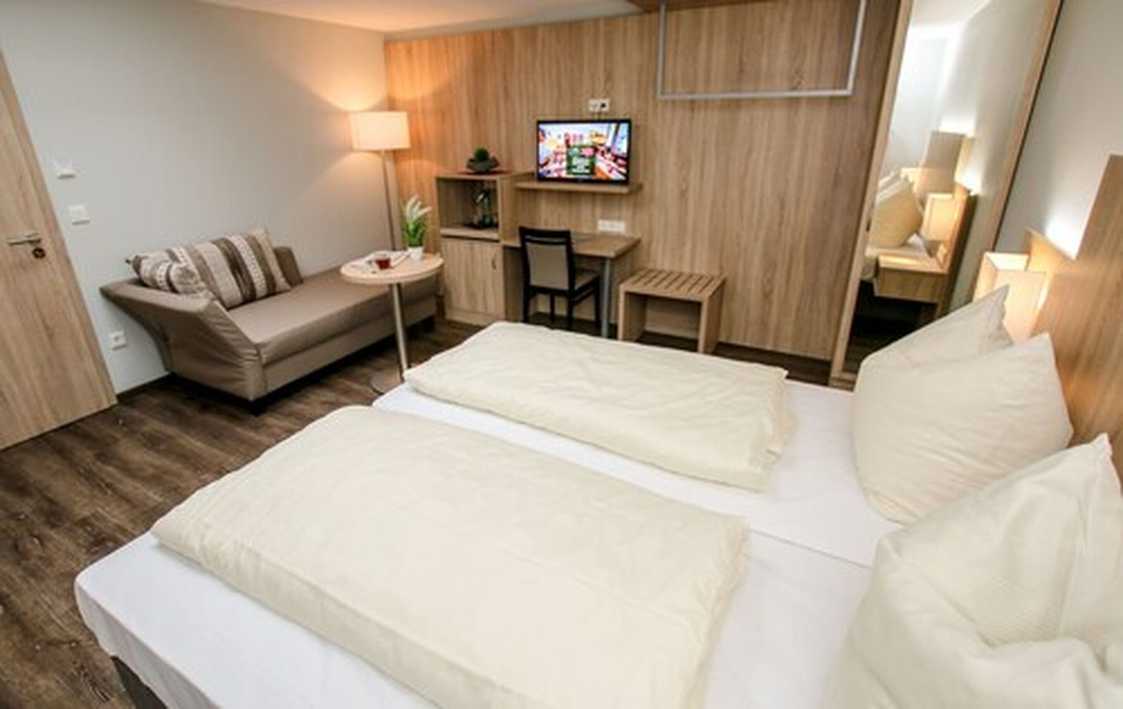 comfort triple room, 1 bedroom, accessible | room amenity