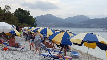 White sand, sun loungers, beach umbrellas, beach bar