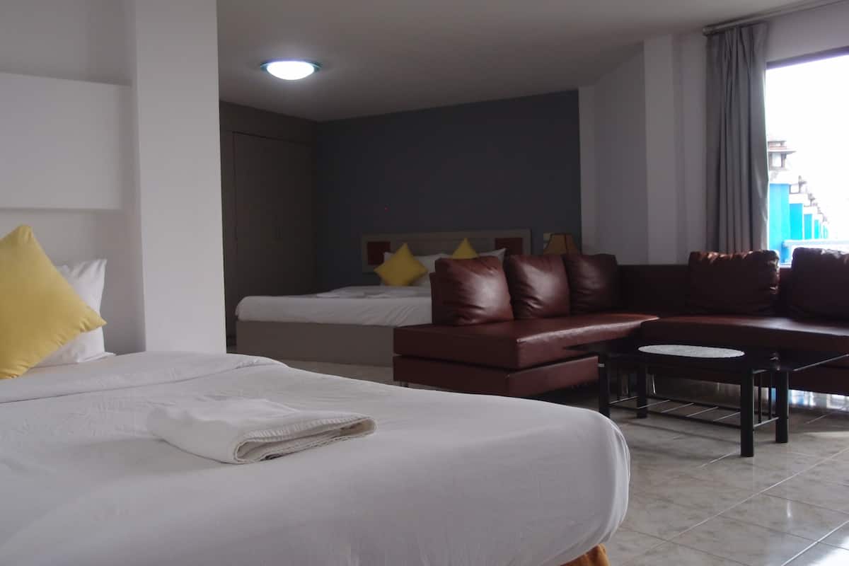 Deluxe Triple Room | Premium bedding, desk, free WiFi, bed sheets