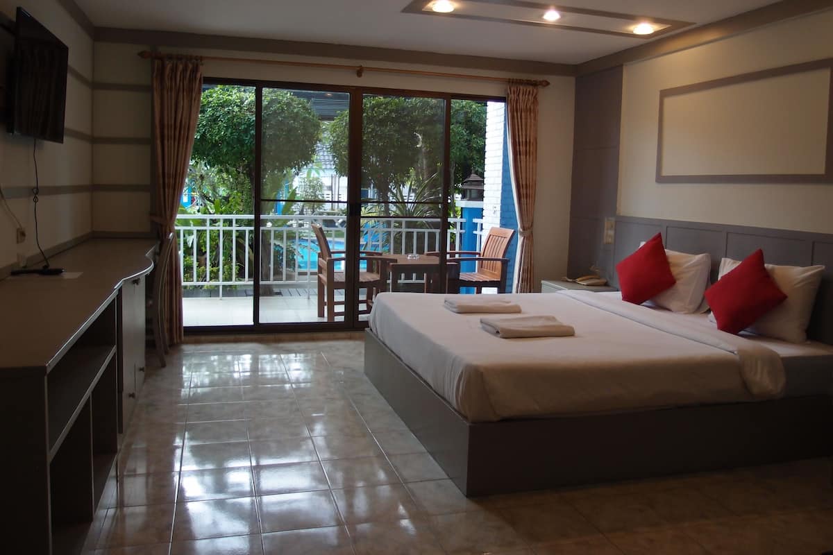 Premium bedding, desk, free WiFi, bed sheets