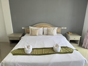 Superior Double Room | Premium bedding, desk, free WiFi, bed sheets - Blue Garden Resort Pattaya (Pattaya)