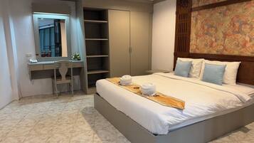 Family Suite | Premium bedding, desk, free WiFi, bed sheets