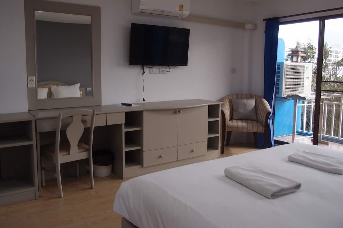 Premium bedding, desk, free WiFi, bed sheets