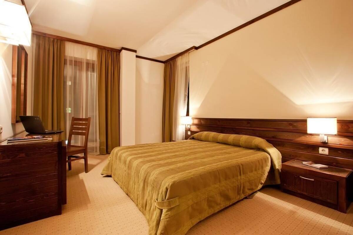 Standard Double Room, Balcony | Desk, iron/ironing board, WiFi