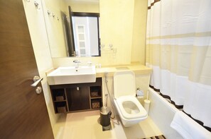 Luxury-Apartment, 1 Schlafzimmer | Badezimmer | Dusche, kostenlose Toilettenartikel, Haartrockner, Hausschuhe