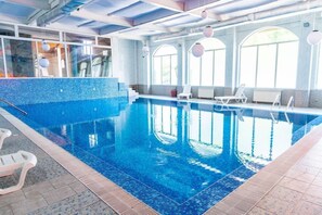 Indoor pool, outdoor pool - Chateau Hotel (Bansko)