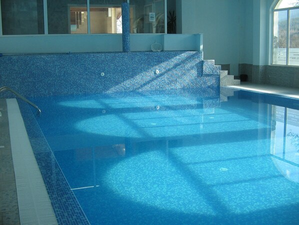 Piscina coberta i piscina a l'aire lliure 