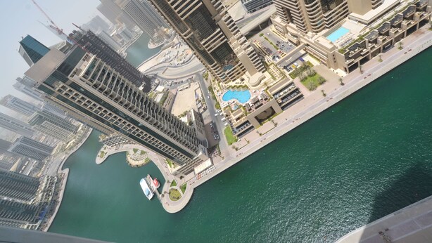 Unclassified image, 1 of 33, button - KOH - Cayan Tower (Dubai)