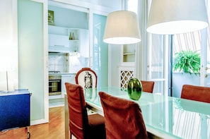 Exclusive Apartment, 3 Bedrooms | In-room dining - Apartment de Libertà (Florence)