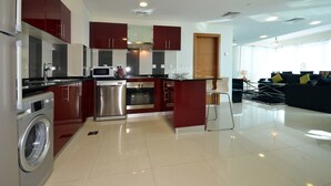 Apartment, 2 Bedrooms | Private kitchen | Fridge, microwave, oven, stovetop - KOH - Ocean Heights Tower (Dubai)