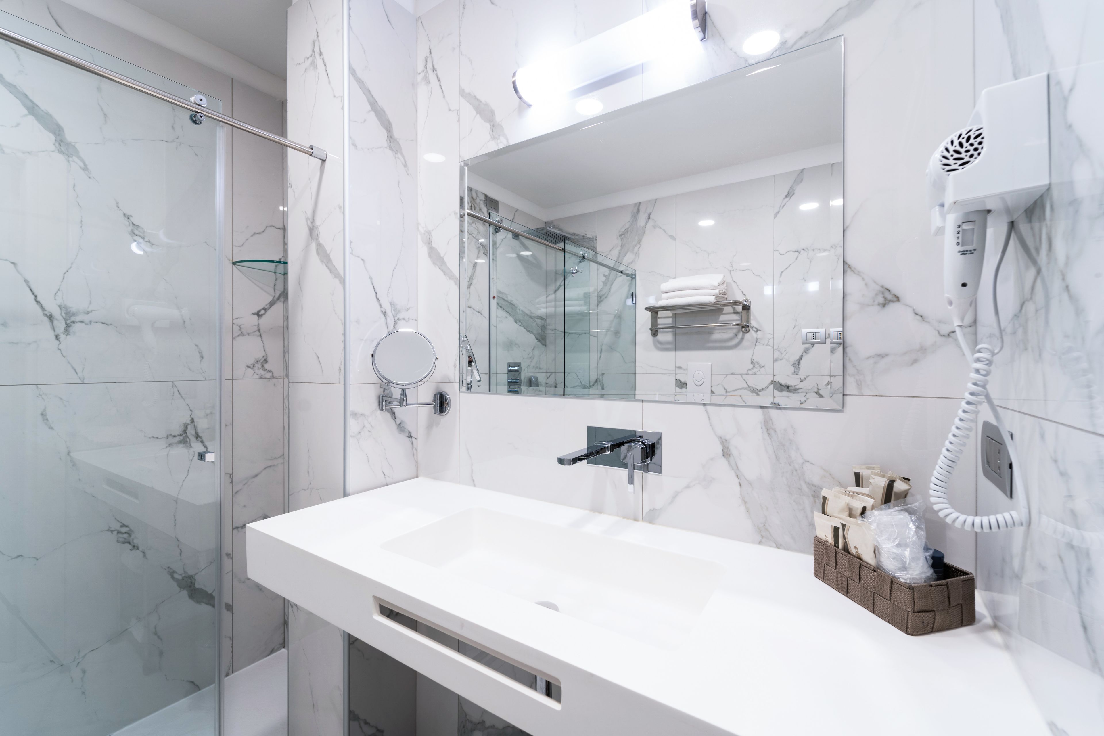 shower, rainfall showerhead, free toiletries, hair dryer