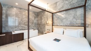 A modern hotel room with a large bed, a built-in desk, and a large mirror. - Hotel Milano Castello (Milan)