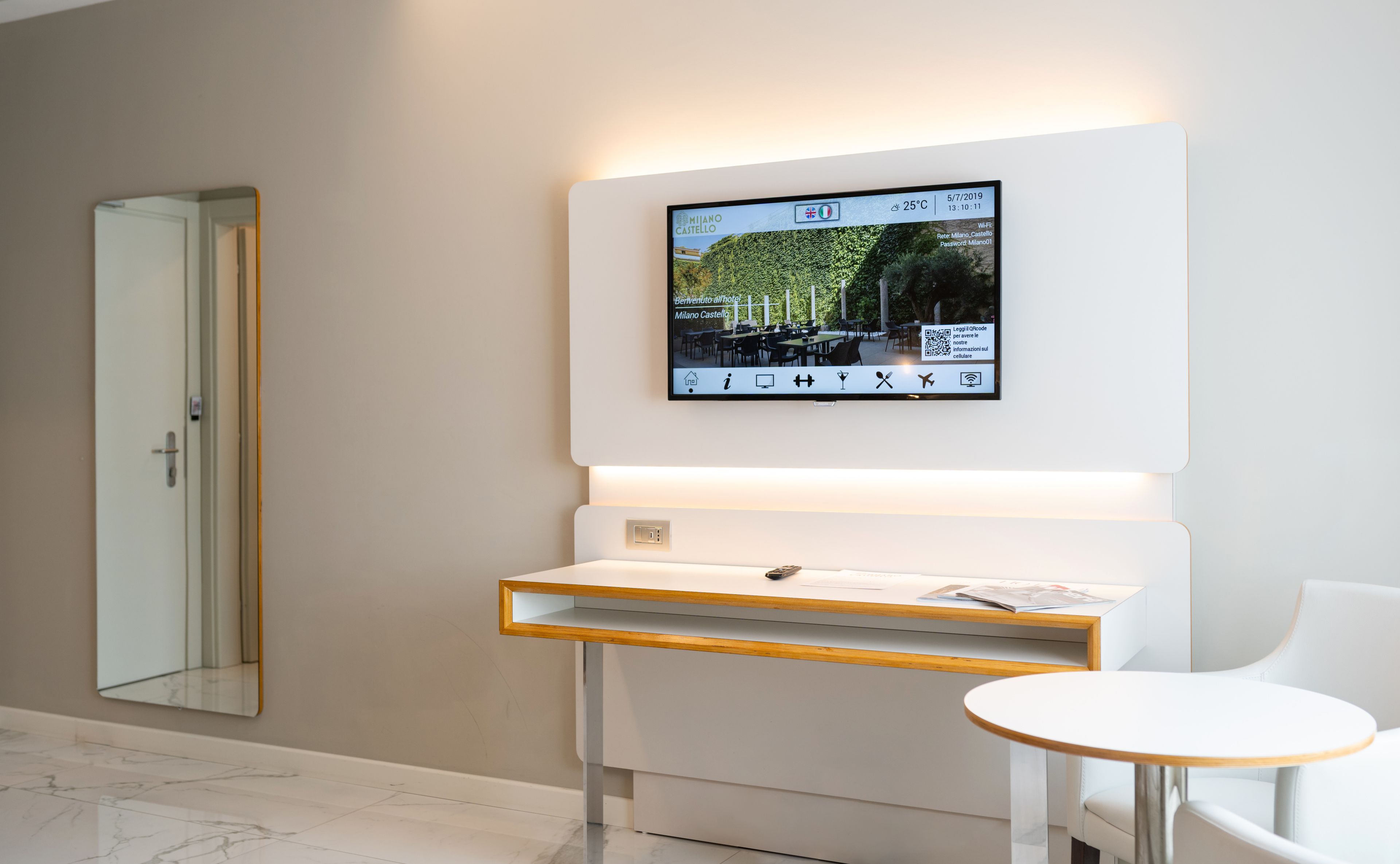 1 bedroom, down duvets, memory-foam beds, free minibar