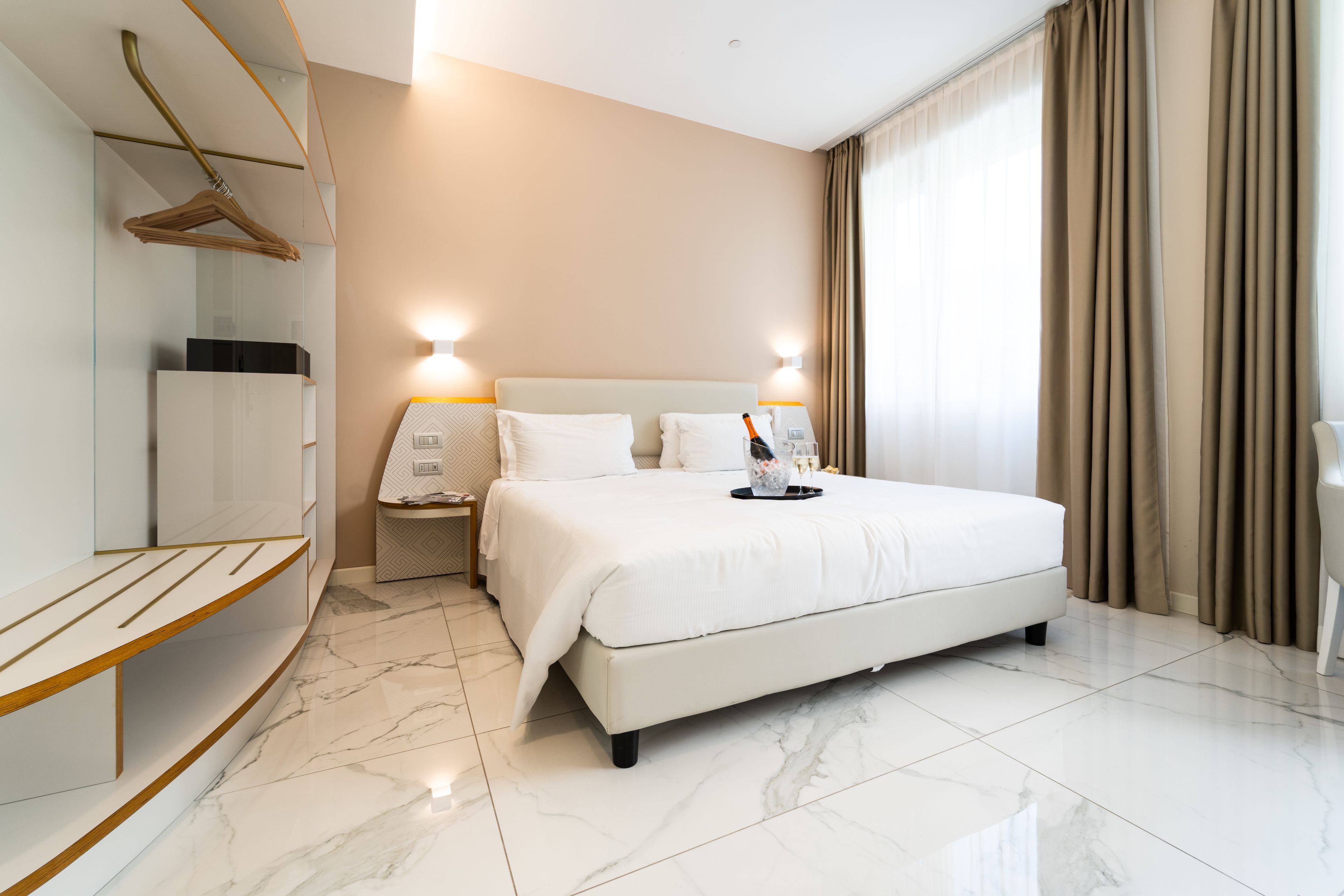 double room | 1 bedroom, down duvets, memory-foam beds, free minibar