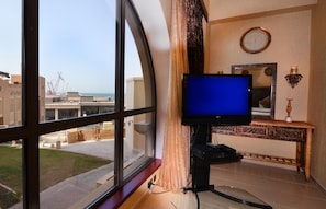 Apartment, 3 Bedrooms | Room amenity