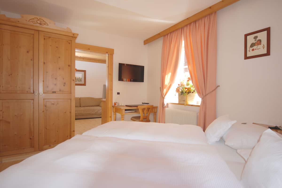 1 slaapkamer, een minibar, een kluis op de kamer, een bureau