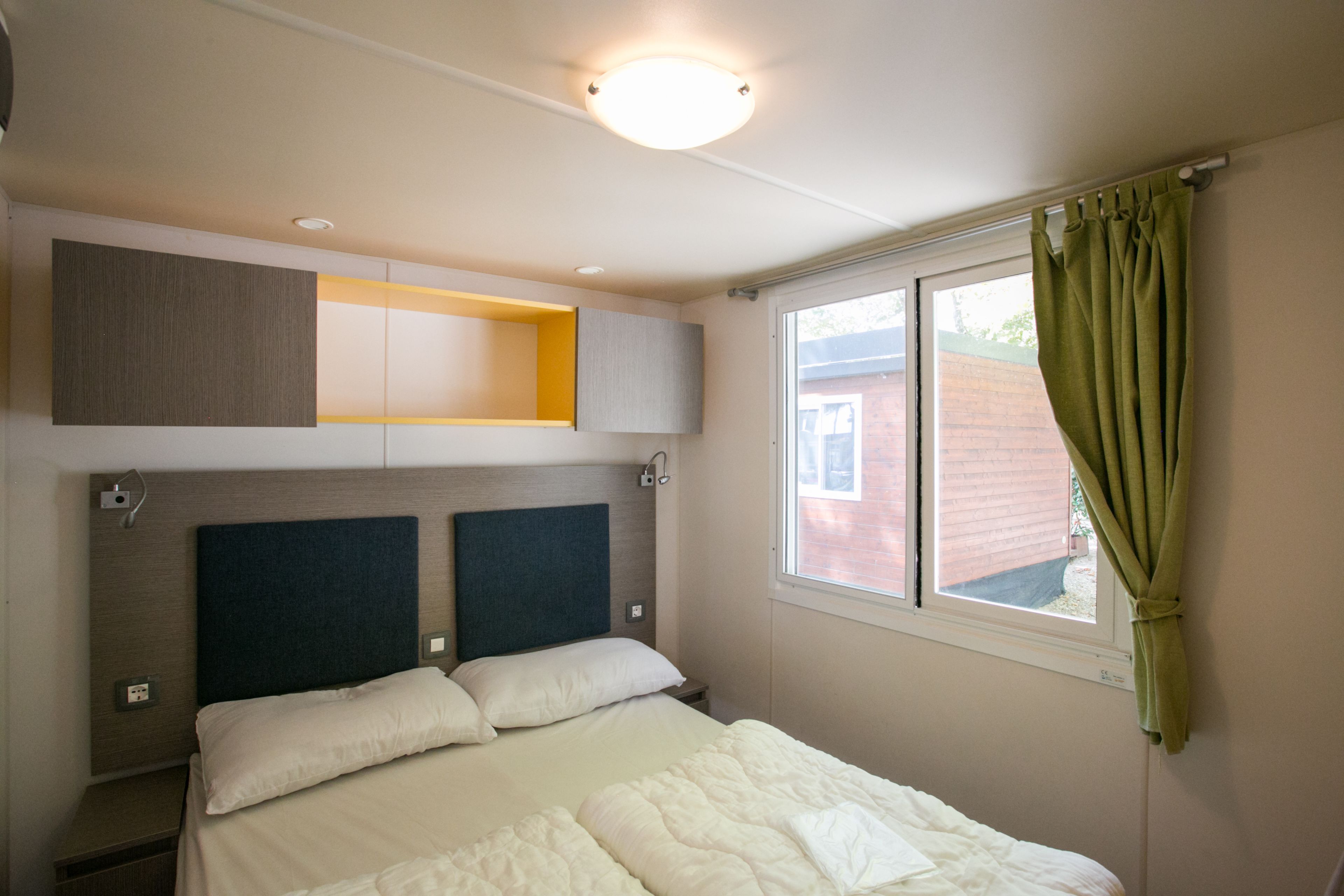 Comfort stacaravan, 2 slaapkamers | Babybedden