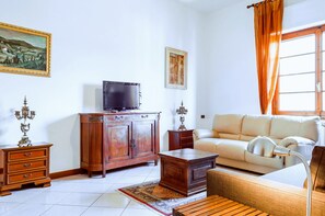 公寓, 2 間臥室 (Location: Via Fiume 1) | 2 間臥室、書桌、熨斗/熨衣板、免費無線上網