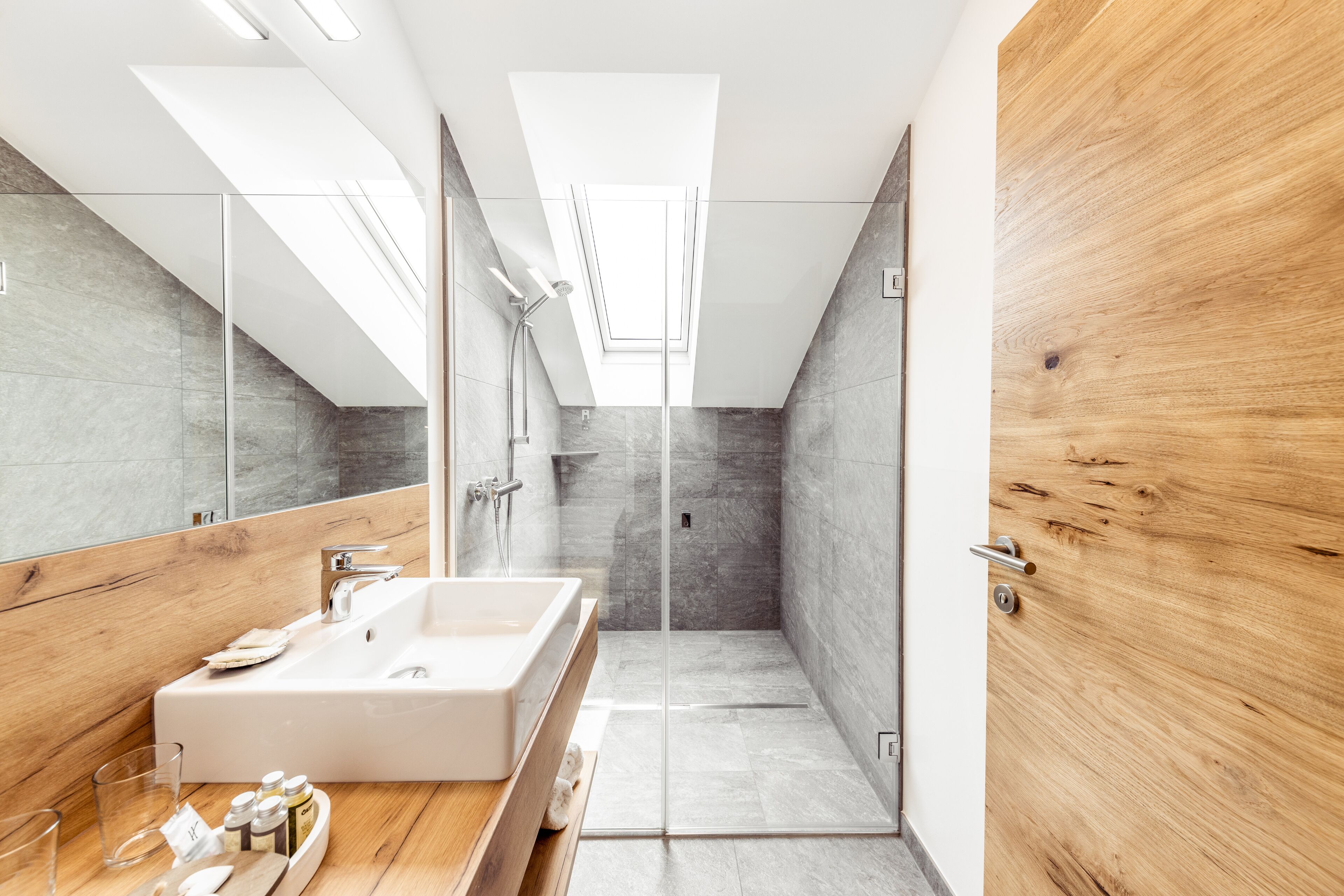 Apartment, 2 Bedrooms (6 pax) | Bathroom | Shower, eco-friendly toiletries, hair dryer