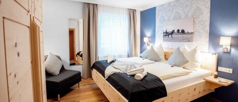 Departamento, 2 habitaciones, balcón (5 pax) | 1 habitación, minibar, caja de seguridad en la habitación y escritorio