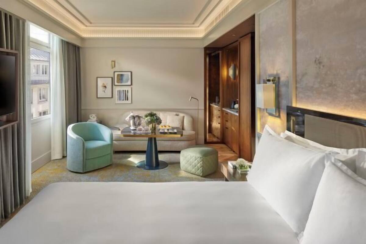 Premium bedding, free minibar, in-room safe, desk