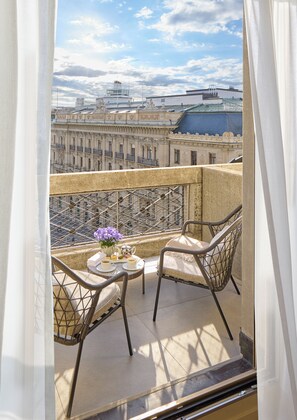 Family Suite, 2 Bedrooms | Premium bedding, free minibar, in-room safe, desk - Mandarin Oriental Savoy, Zurich (Zürich)