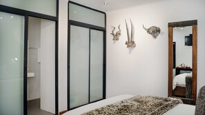 Standard Double Room | In-room safe, desk, laptop workspace, soundproofing
