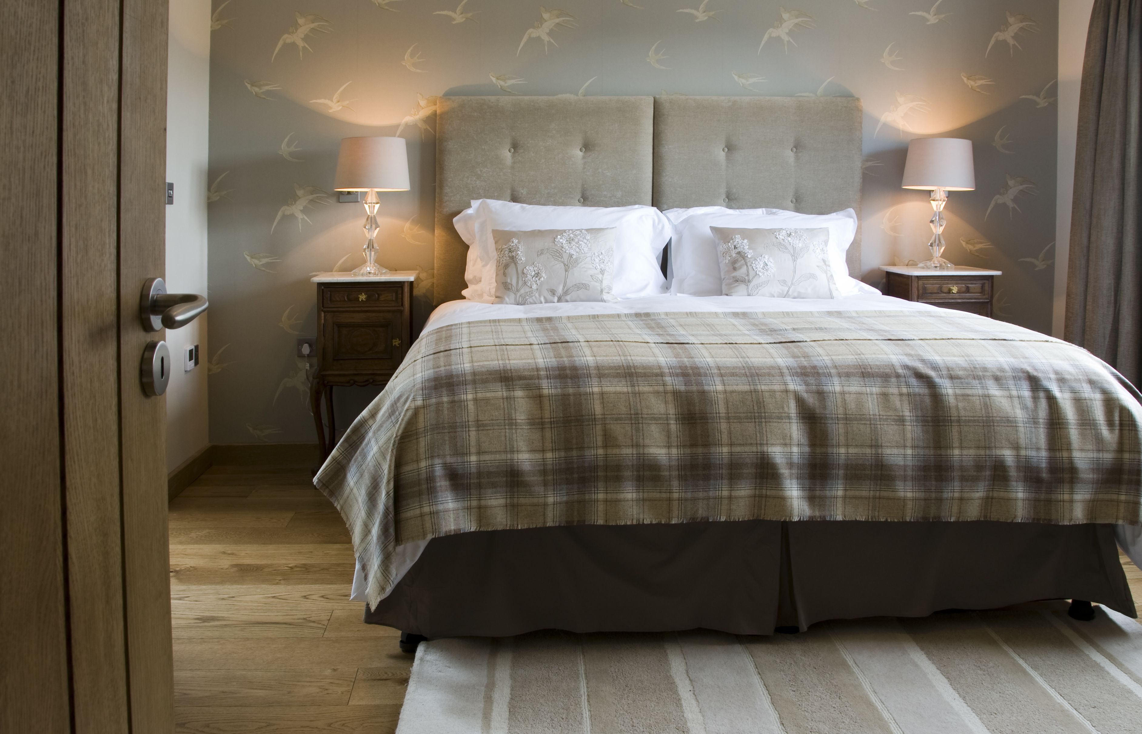 double room (swallows) | premium bedding, individually decorated, individually furnished, desk