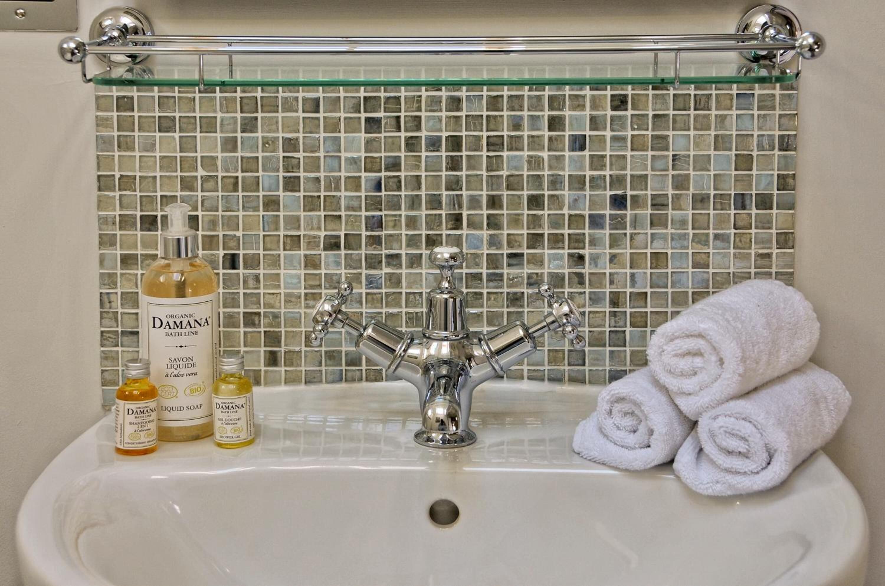 combined shower/bathtub, free toiletries, hair dryer, towels