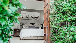 Kamar Standar | Setrika/meja setrika dan seprai linen